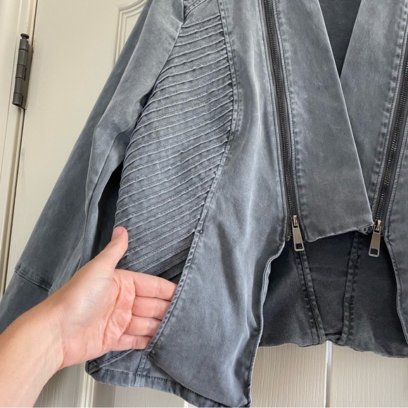 Stella Carakasi | Gray Denim Textured Moto Jacket - Picture 8 of 8